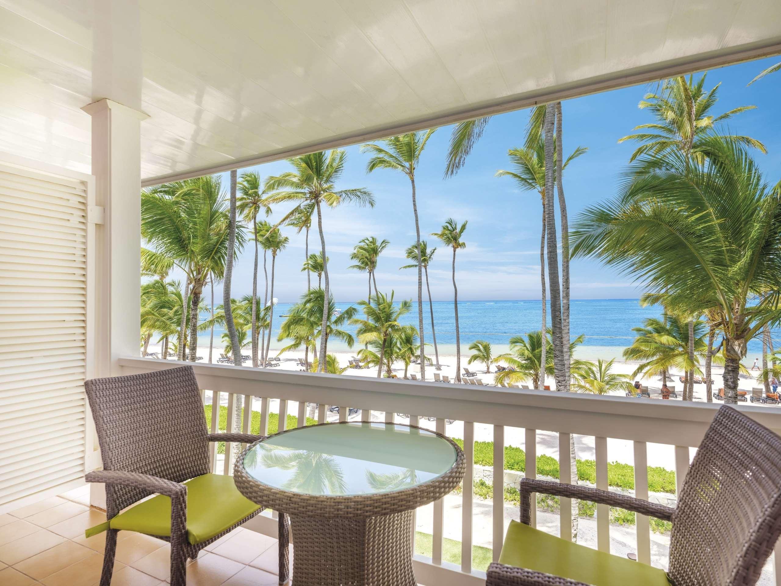بارسيلو بافارو بيتش - للبالغين فقط وشامل كليًا بونتا كانا المظهر الخارجي الصورة A view from a balcony at the Hard Rock Hotel & Casino Punta Cana
