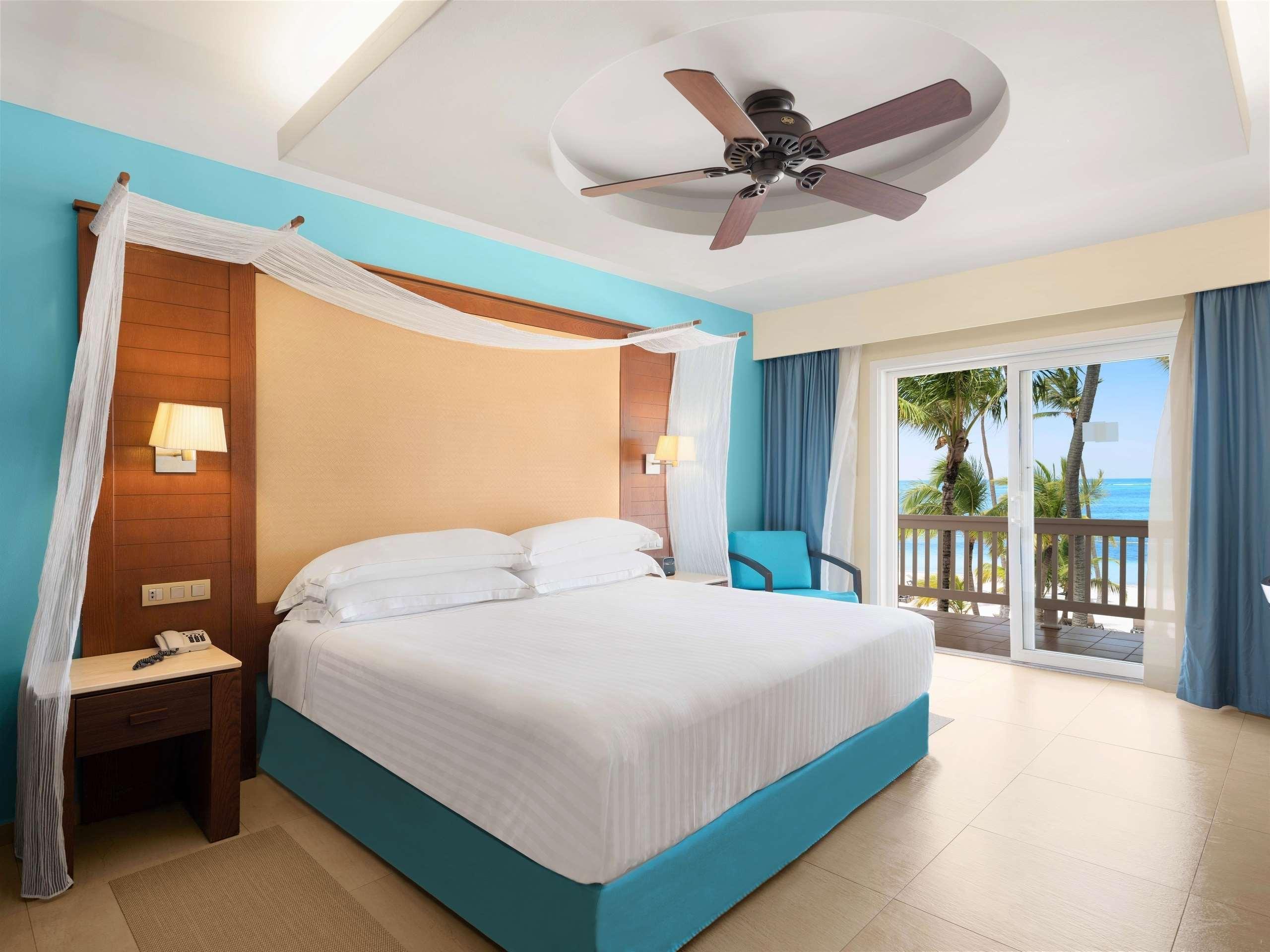 بارسيلو بافارو بيتش - للبالغين فقط وشامل كليًا بونتا كانا المظهر الخارجي الصورة A room at the Hard Rock Hotel & Casino Punta Cana