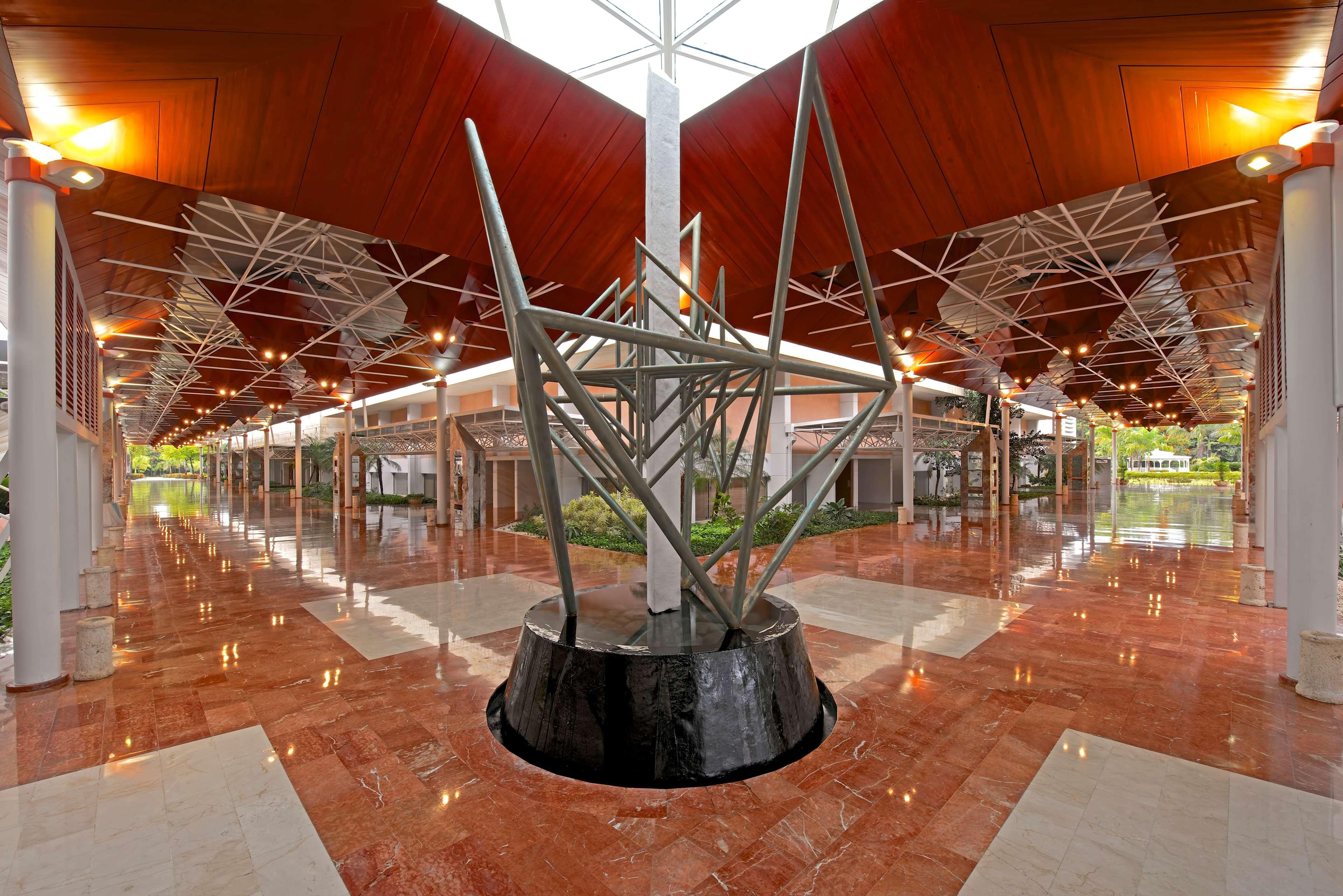 بارسيلو بافارو بيتش - للبالغين فقط وشامل كليًا بونتا كانا المظهر الخارجي الصورة Interior of the National Museum of the Marine Corps